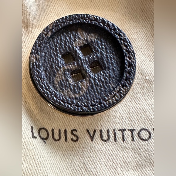 Louis Vuitton Monogram Button Pin-Authentic - Picture 5 of 5